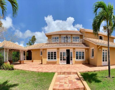 Excellent sea view 6 bedroom villa with a  big garden and a private pool