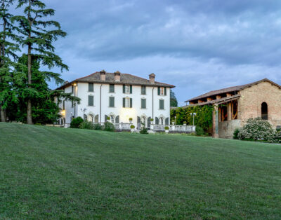 Charming 8 bedrooms villa perched on a hill in the Parma area